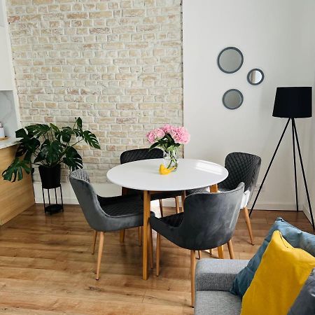 The Right Coast Apartment With Free Private Parking 里加 外观 照片