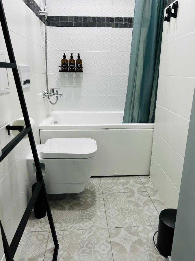 The Right Coast Apartment With Free Private Parking 里加 外观 照片